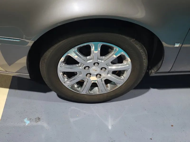 Cadillac DTS photo 7