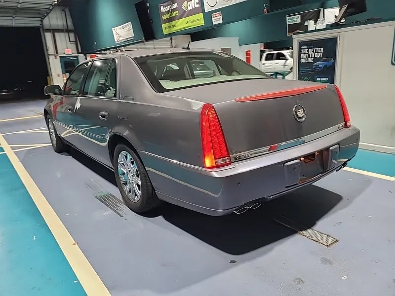 Cadillac DTS photo 4