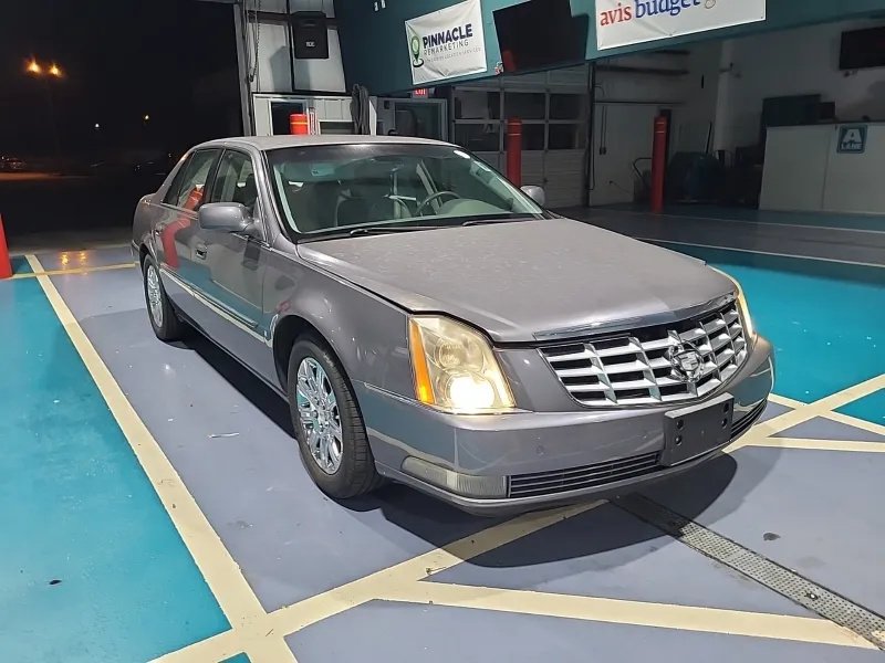 Cadillac DTS photo 3