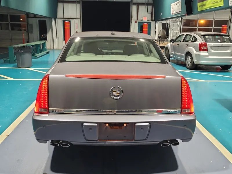 Cadillac DTS photo 5