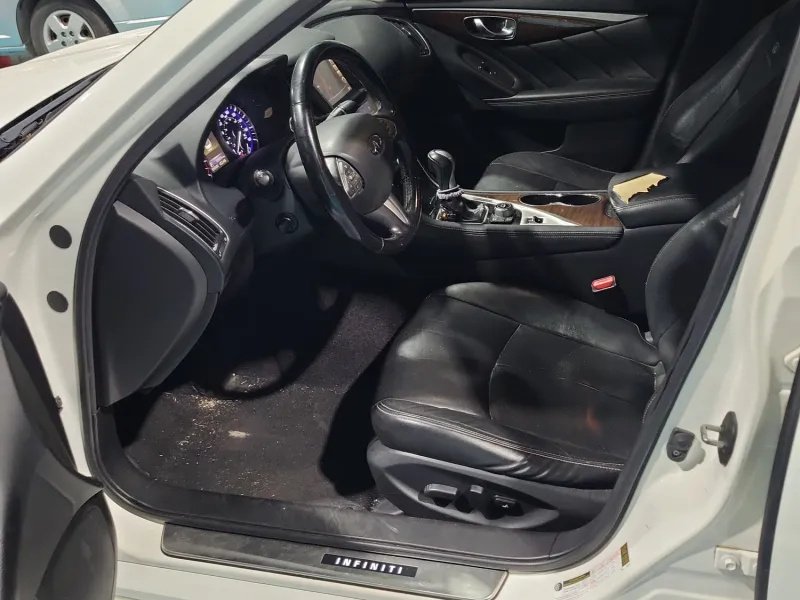 Infiniti Q50 photo 13