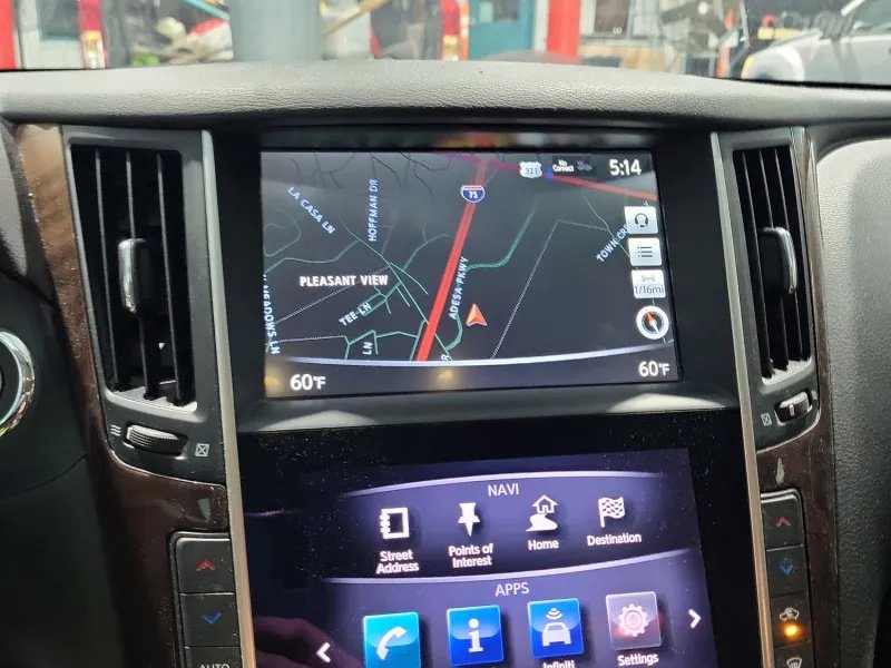Infiniti Q50 photo 10
