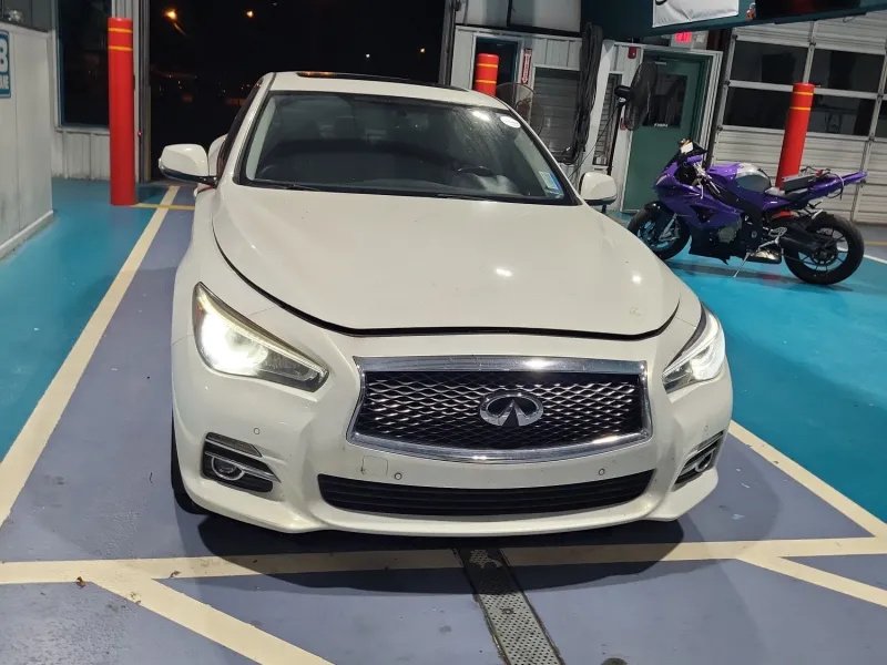 Infiniti Q50 photo 2
