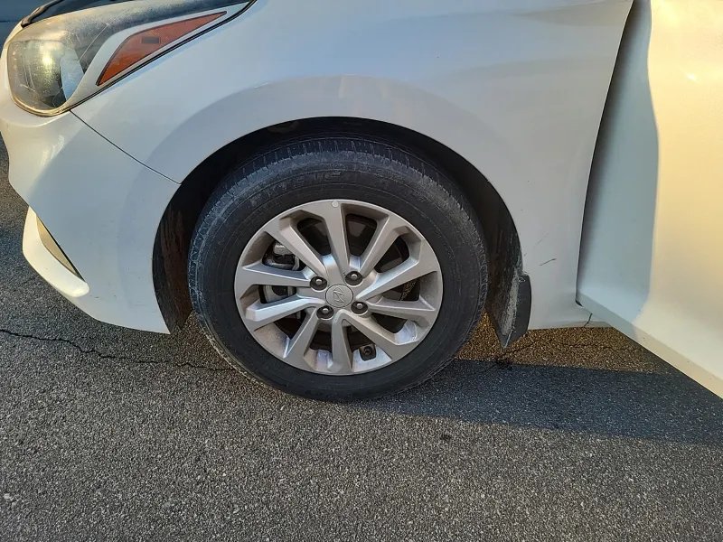 Hyundai Accent photo 8