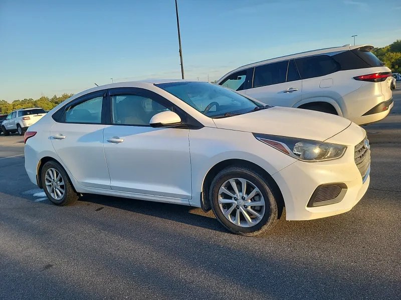 Hyundai Accent photo 3