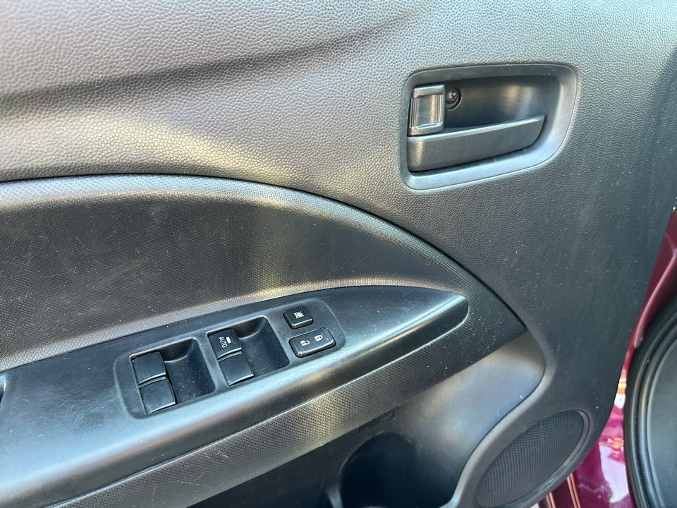 Mitsubishi Mirage G4 photo 12
