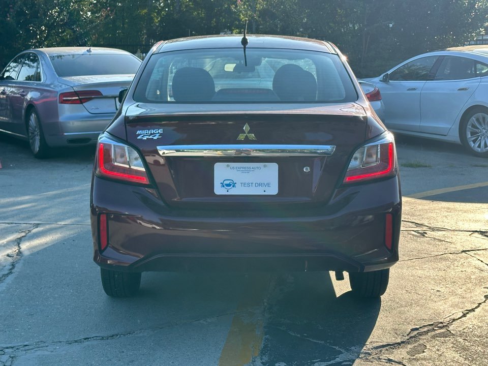 Mitsubishi Mirage G4 photo 8