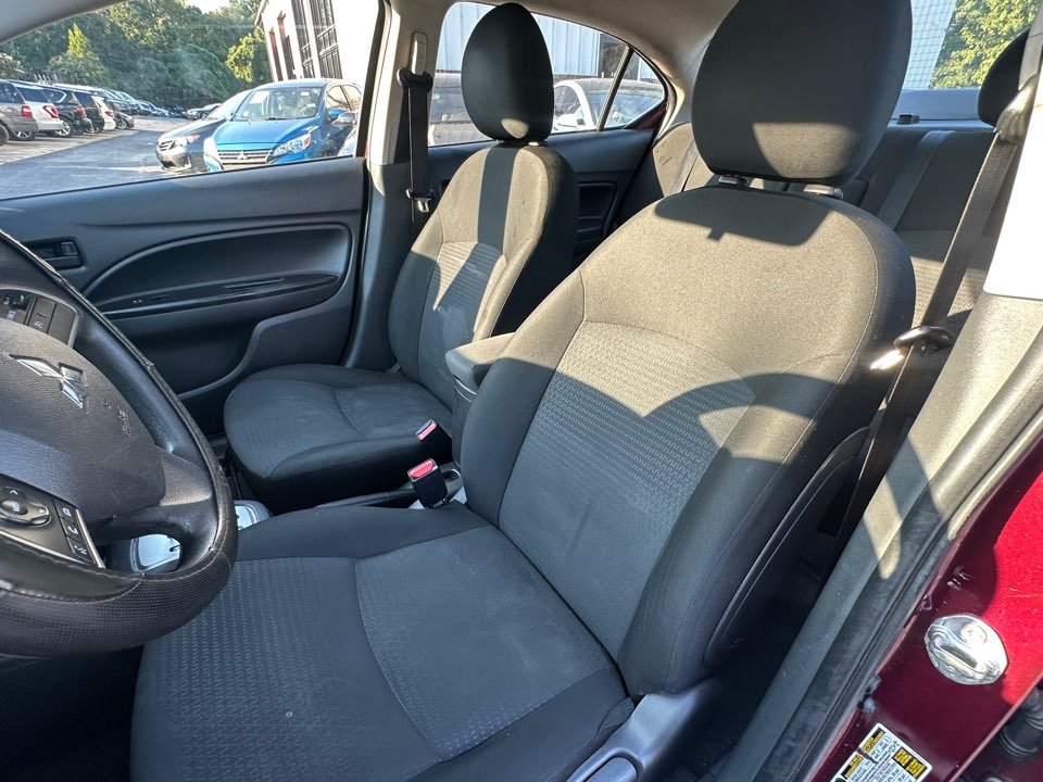 Mitsubishi Mirage G4 photo 13