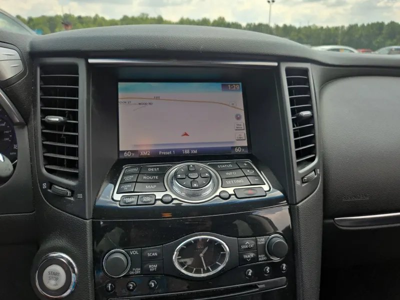 Infiniti FX37 photo 11