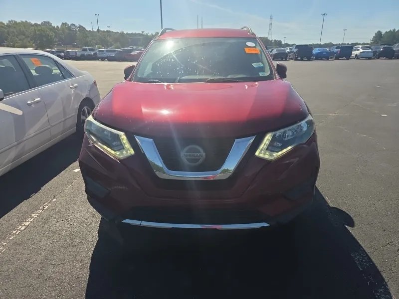 Nissan Rogue photo 2