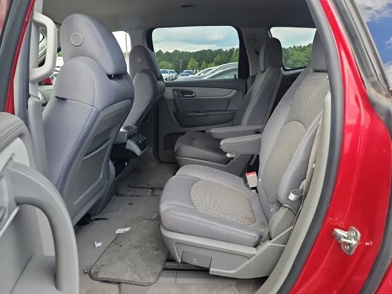 Chevrolet Traverse photo 11