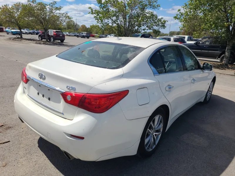 Infiniti Q50 photo 4
