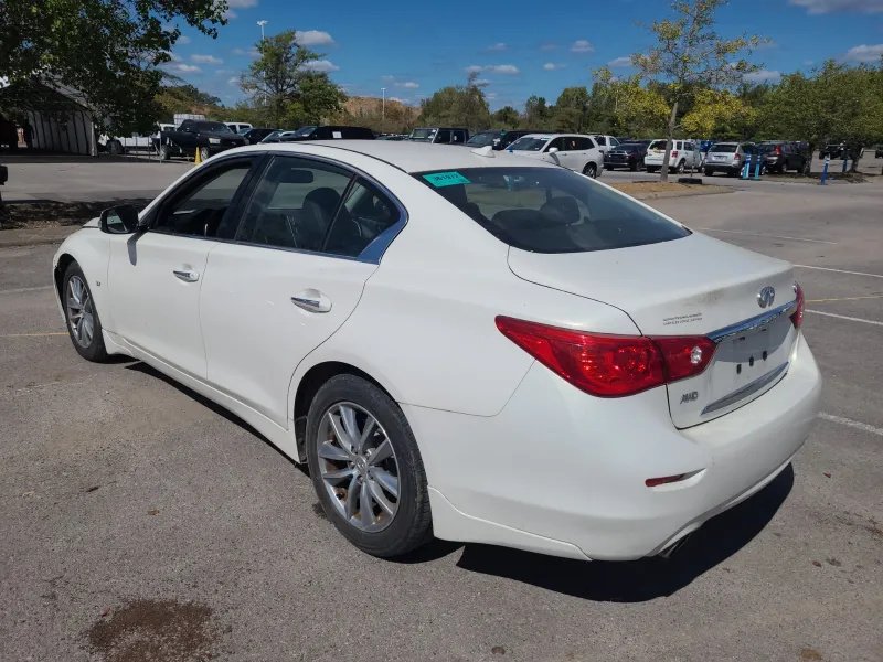 Infiniti Q50 photo 6