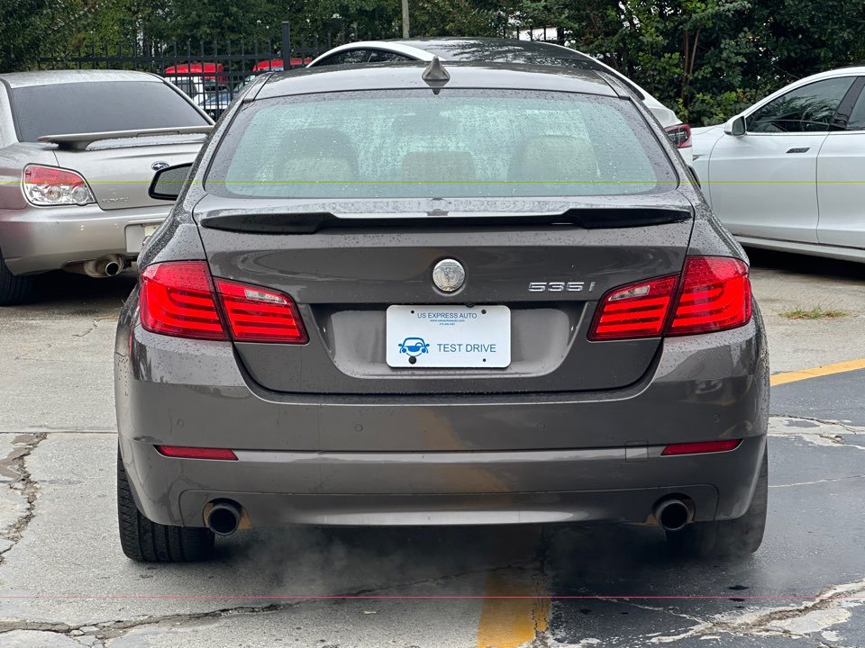 BMW 5 Series photo 8