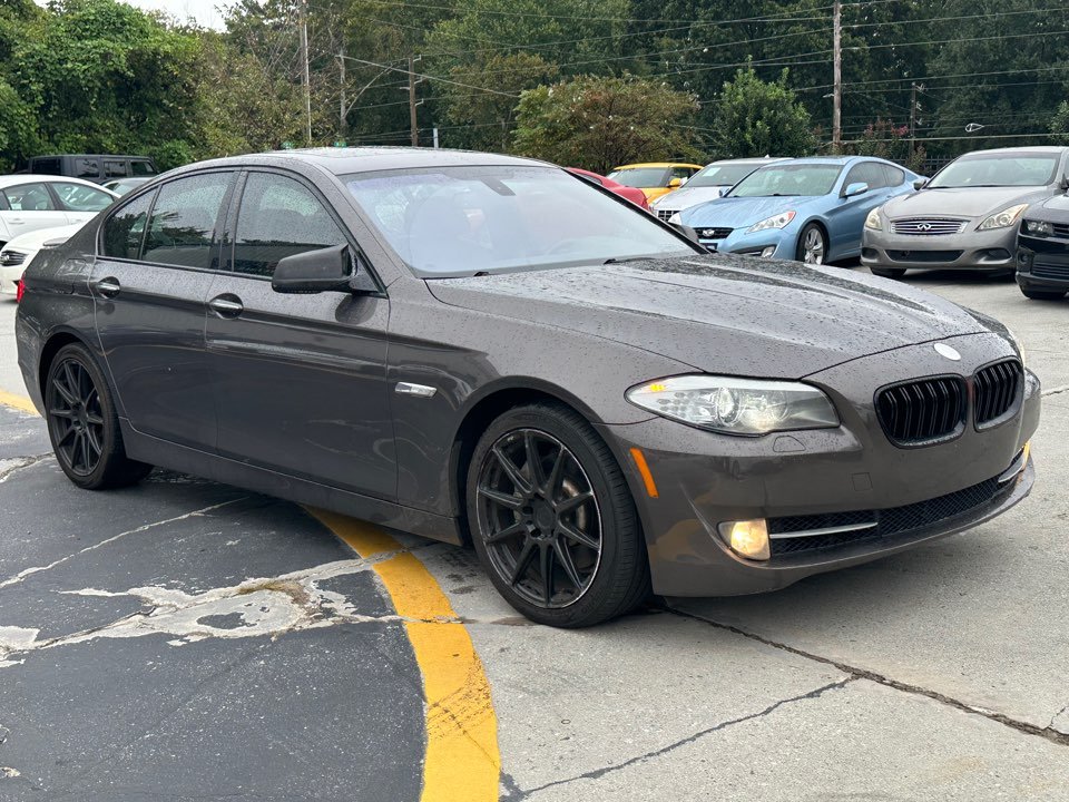 BMW 5 Series photo 3
