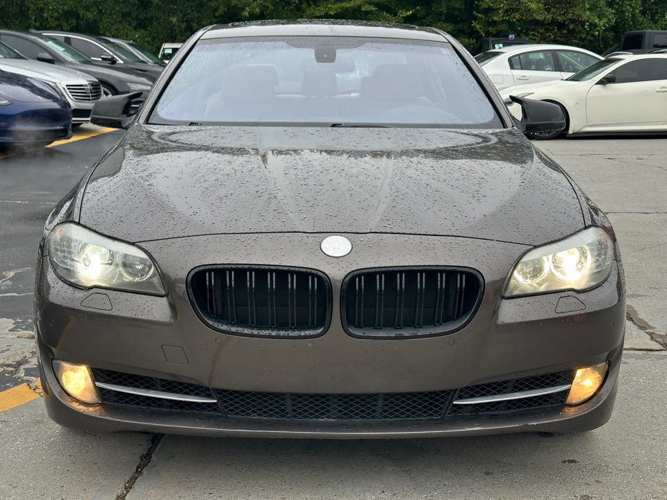 BMW 5 Series photo 2