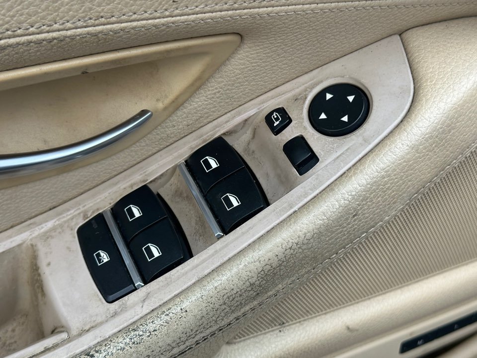 BMW 5 Series photo 11