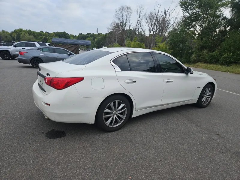 Infiniti Q50 photo 5
