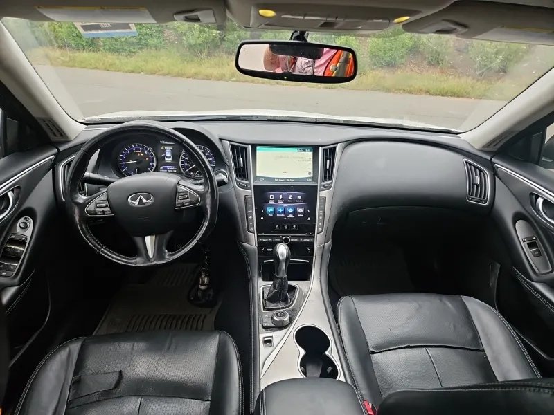 Infiniti Q50 photo 8