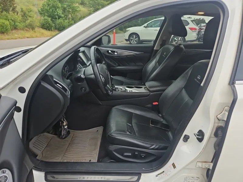 Infiniti Q50 photo 11