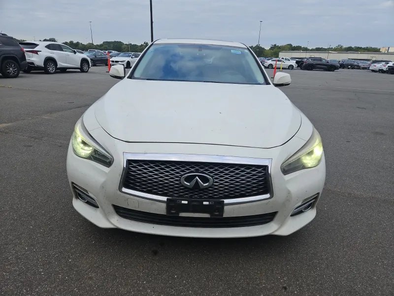 Infiniti Q50 photo 2