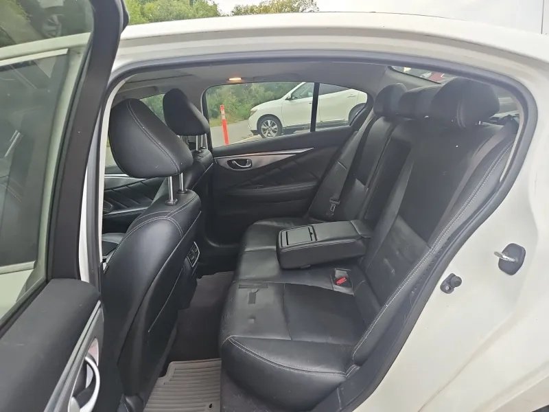 Infiniti Q50 photo 12
