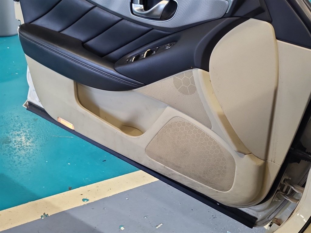 Infiniti Q50 photo 11
