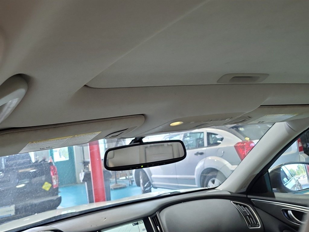 Infiniti Q50 photo 10