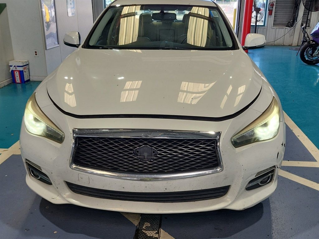 Infiniti Q50 photo 2