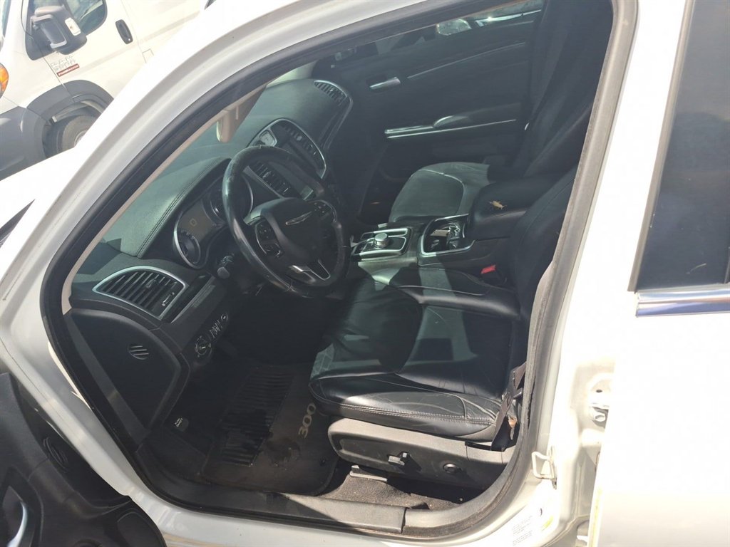 Chrysler 300 photo 10