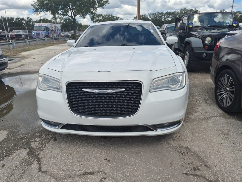 Chrysler 300 photo 2