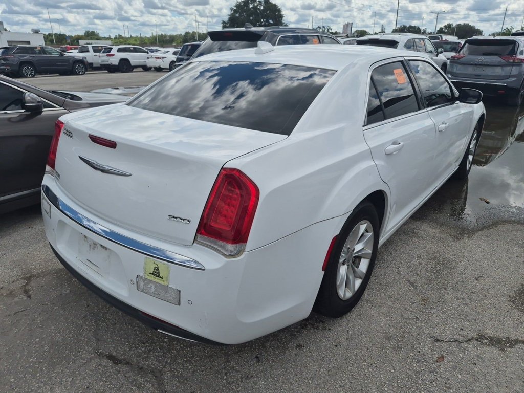 Chrysler 300 photo 4