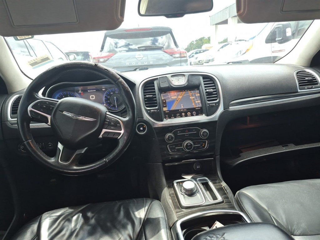 Chrysler 300 photo 9