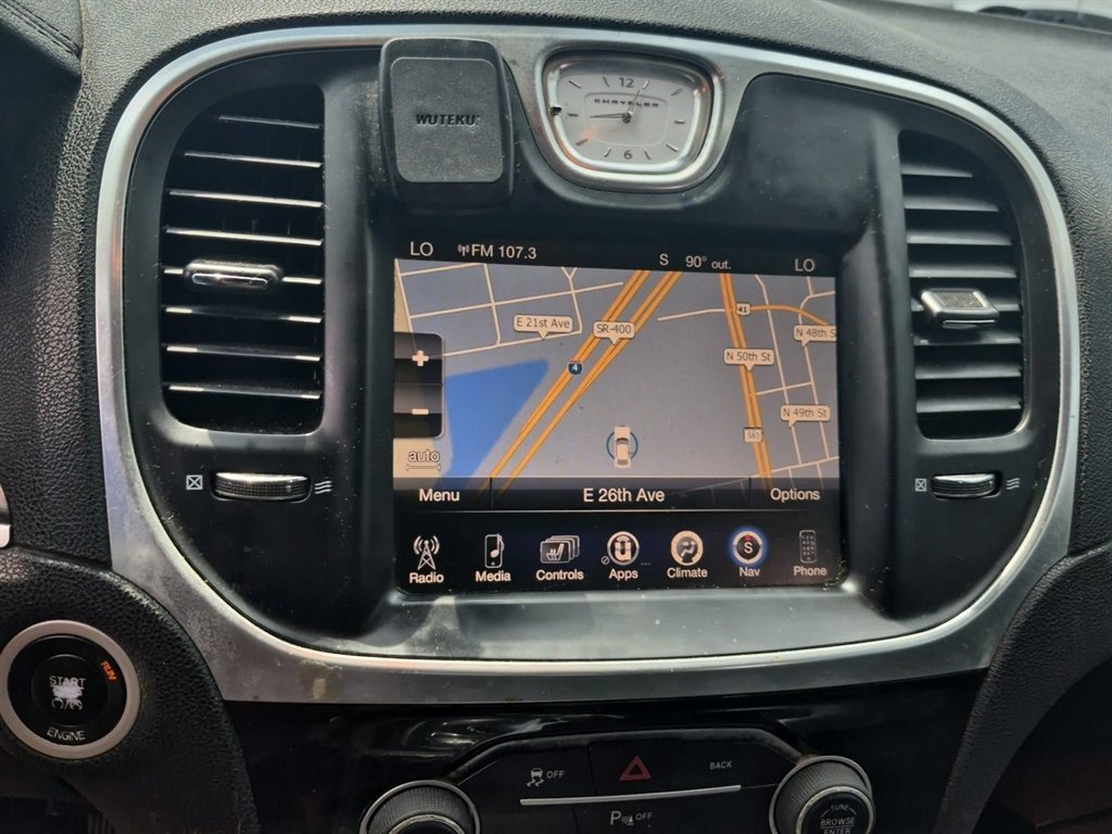 Chrysler 300 photo 12