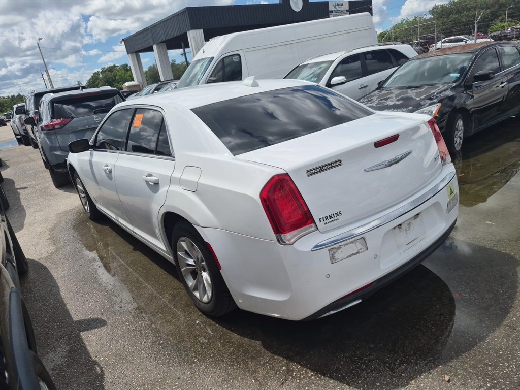 Chrysler 300 photo 6