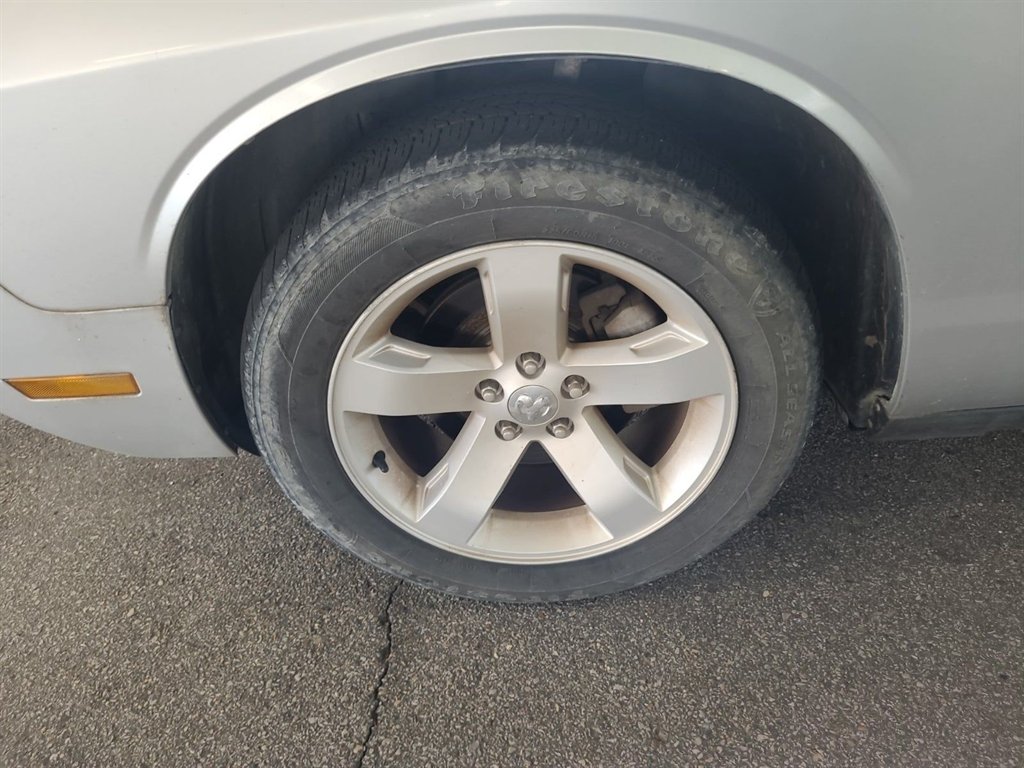Dodge Challenger photo 8