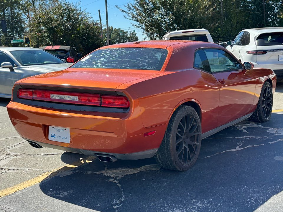 Dodge Challenger photo 7