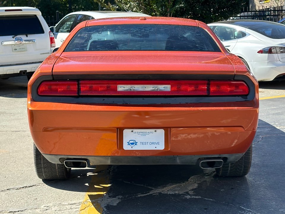 Dodge Challenger photo 8