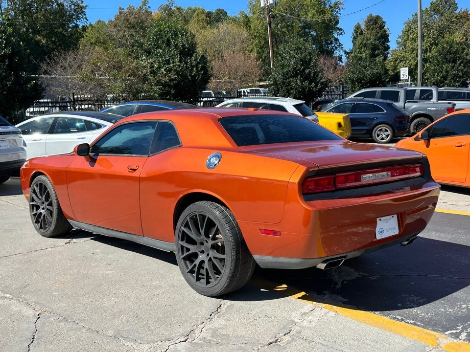 Dodge Challenger photo 9
