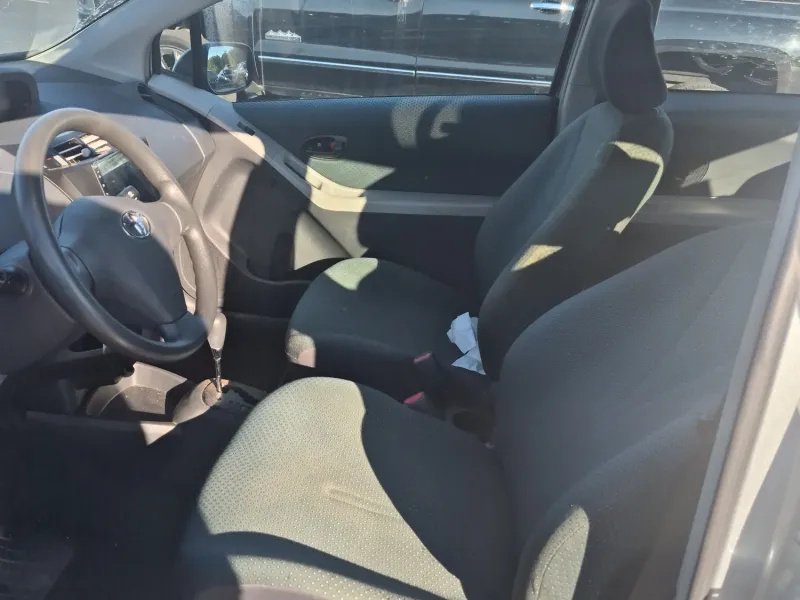 Toyota Yaris photo 13