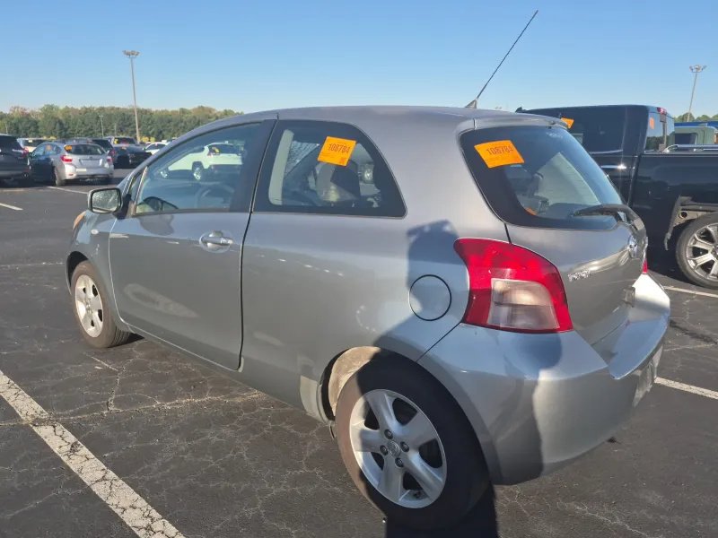 Toyota Yaris photo 8