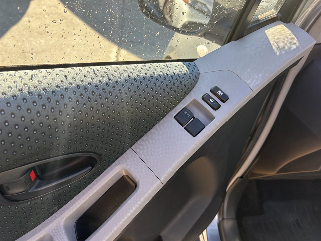 Toyota Yaris photo 32