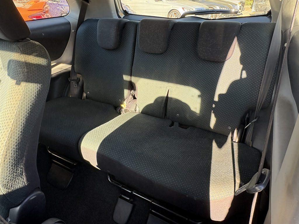 Toyota Yaris photo 18