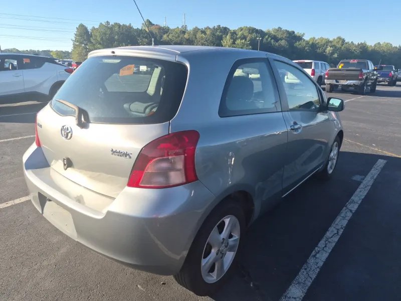 Toyota Yaris photo 10