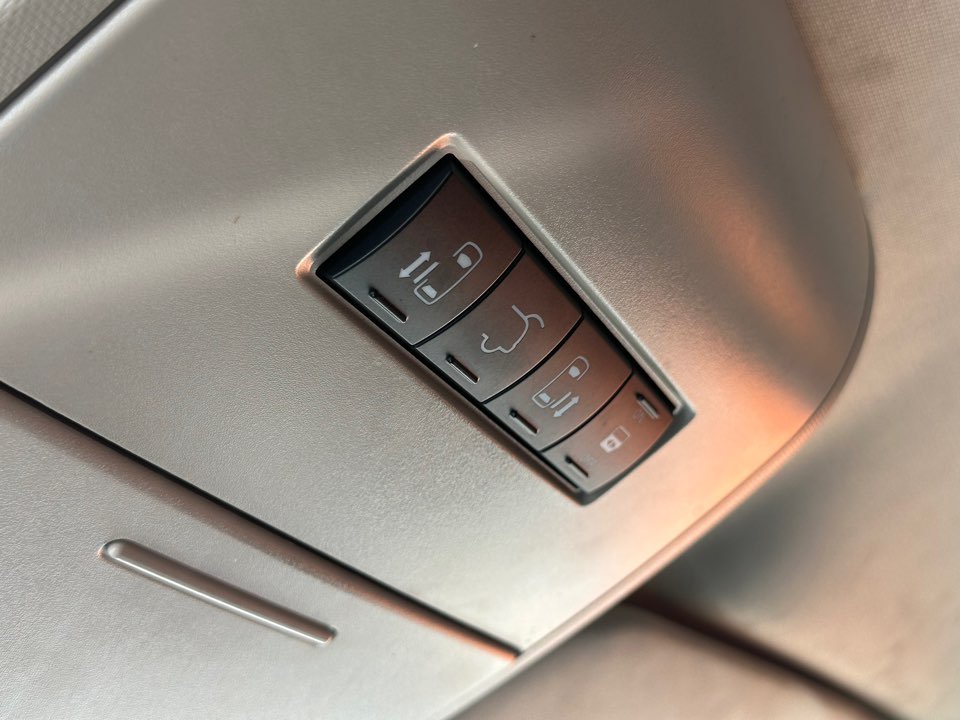 Chrysler Town & Country photo 20