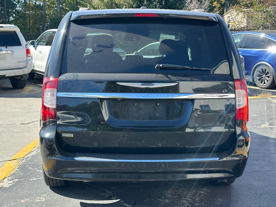 Chrysler Town & Country photo 6