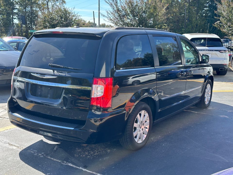 Chrysler Town & Country photo 5