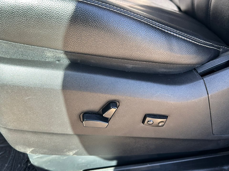 Chrysler Town & Country photo 11