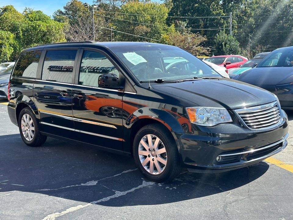 Chrysler Town & Country photo 3
