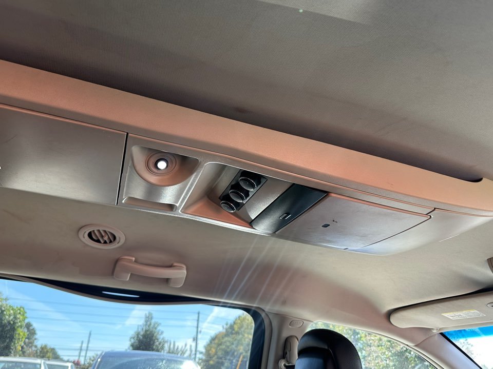 Chrysler Town & Country photo 24